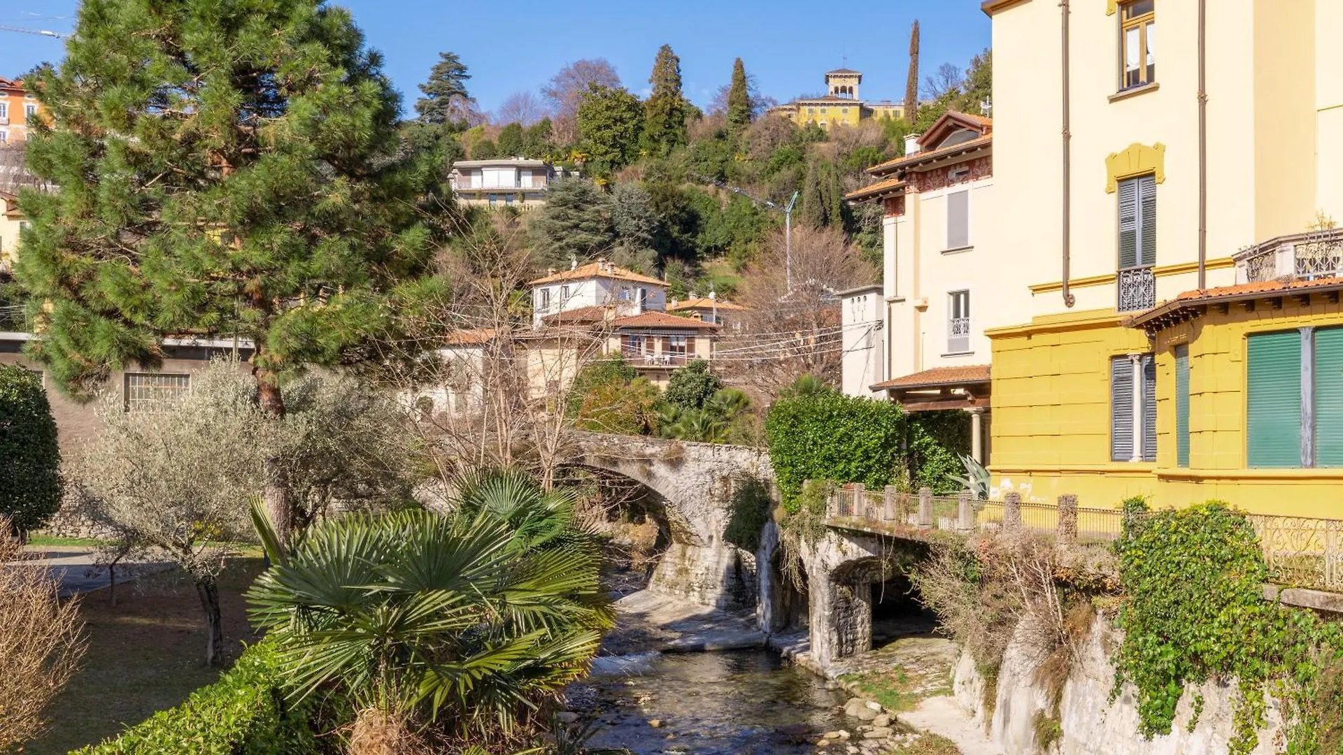 Fiume E Lago Menaggio Itálie